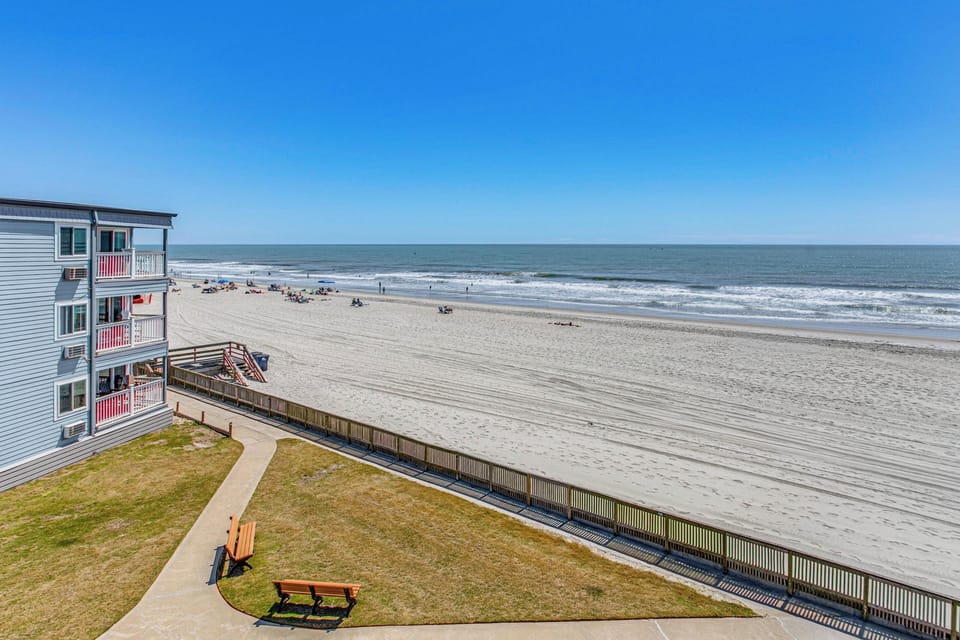 ~ 9 Mi to Boardwalk: Oceanfront Myrtle Beach Condo Apartment in South Carolina