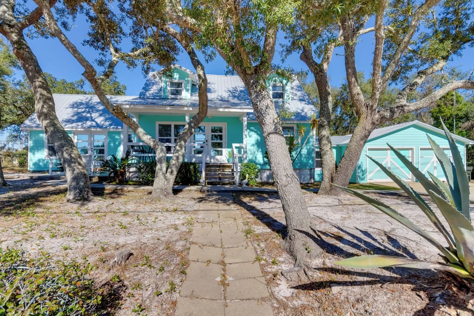 House (4 Bedrooms) | Front of property
