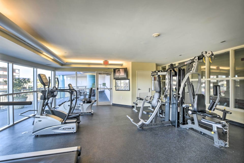 Beachfront Condo in Myrtle Beach w/ Pool Access Apartment in Myrtle Beach