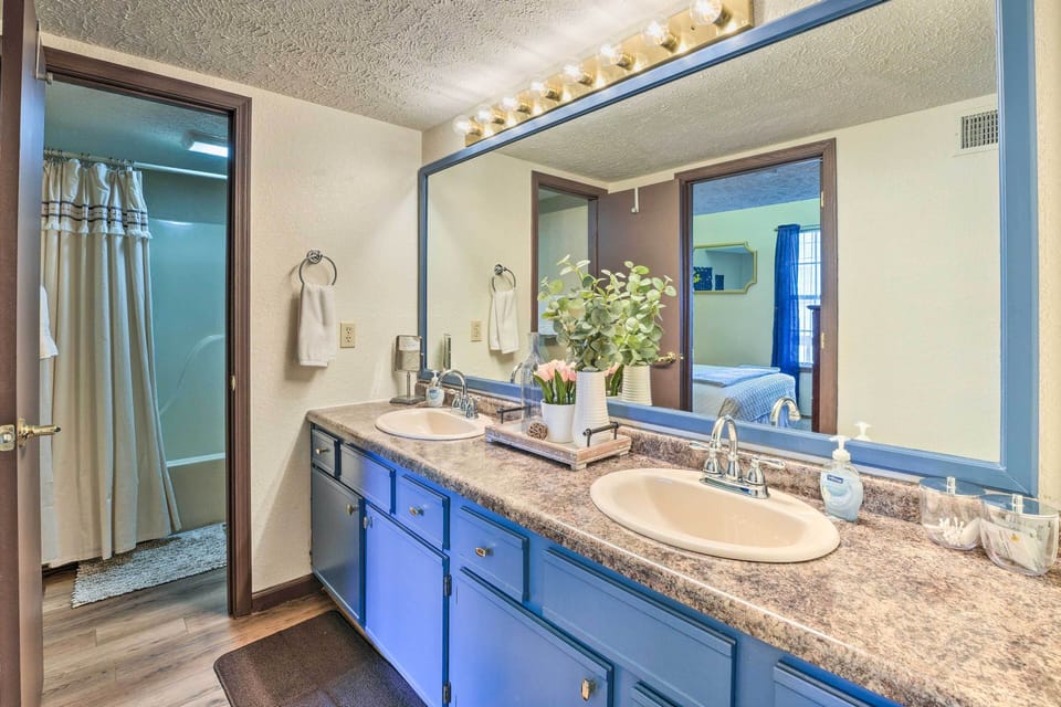 Balcony & Grill: Condo Near Table Rock Lake! Apartment in Branson