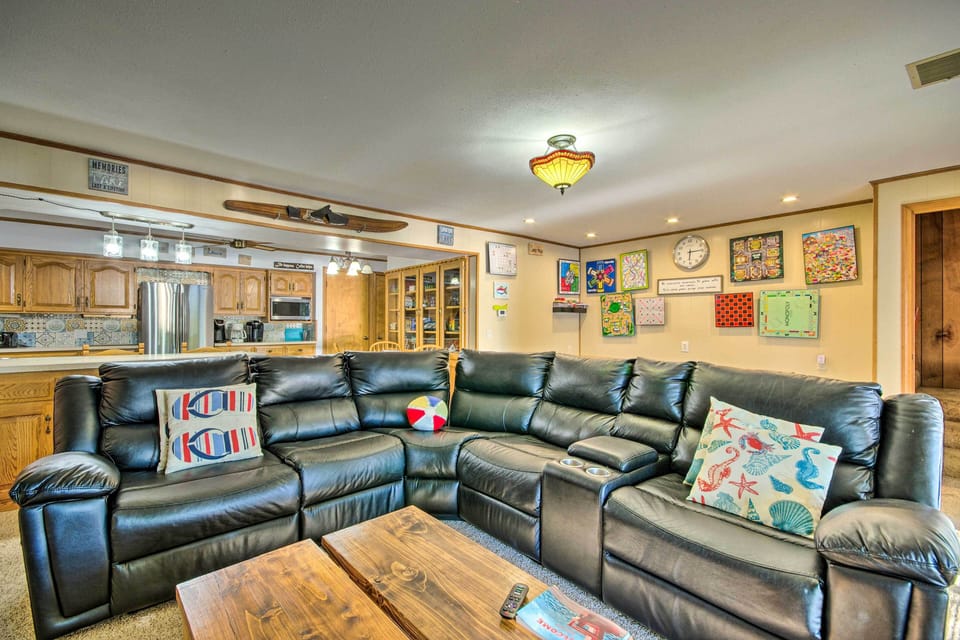 House (5 Bedrooms) | Interior