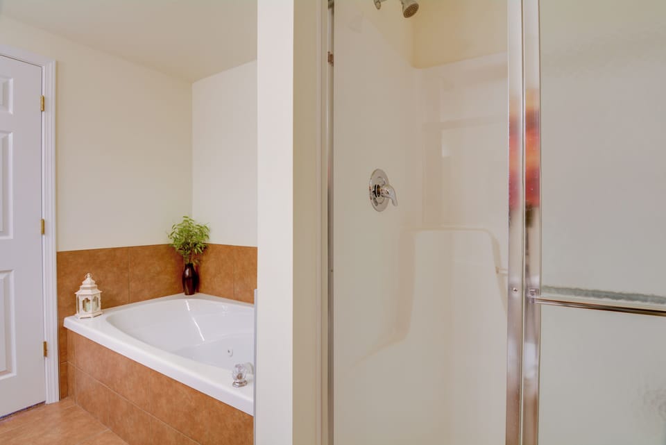 Lake Views & Pool Access: Osage Beach Condo Apartment in Osage Beach