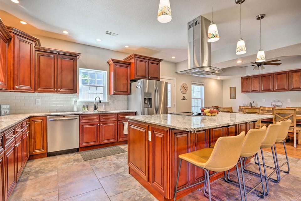 House (5 Bedrooms) | Interior