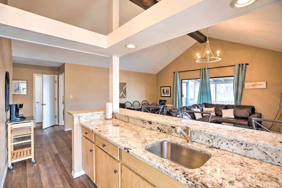 House (5 Bedrooms) | Interior