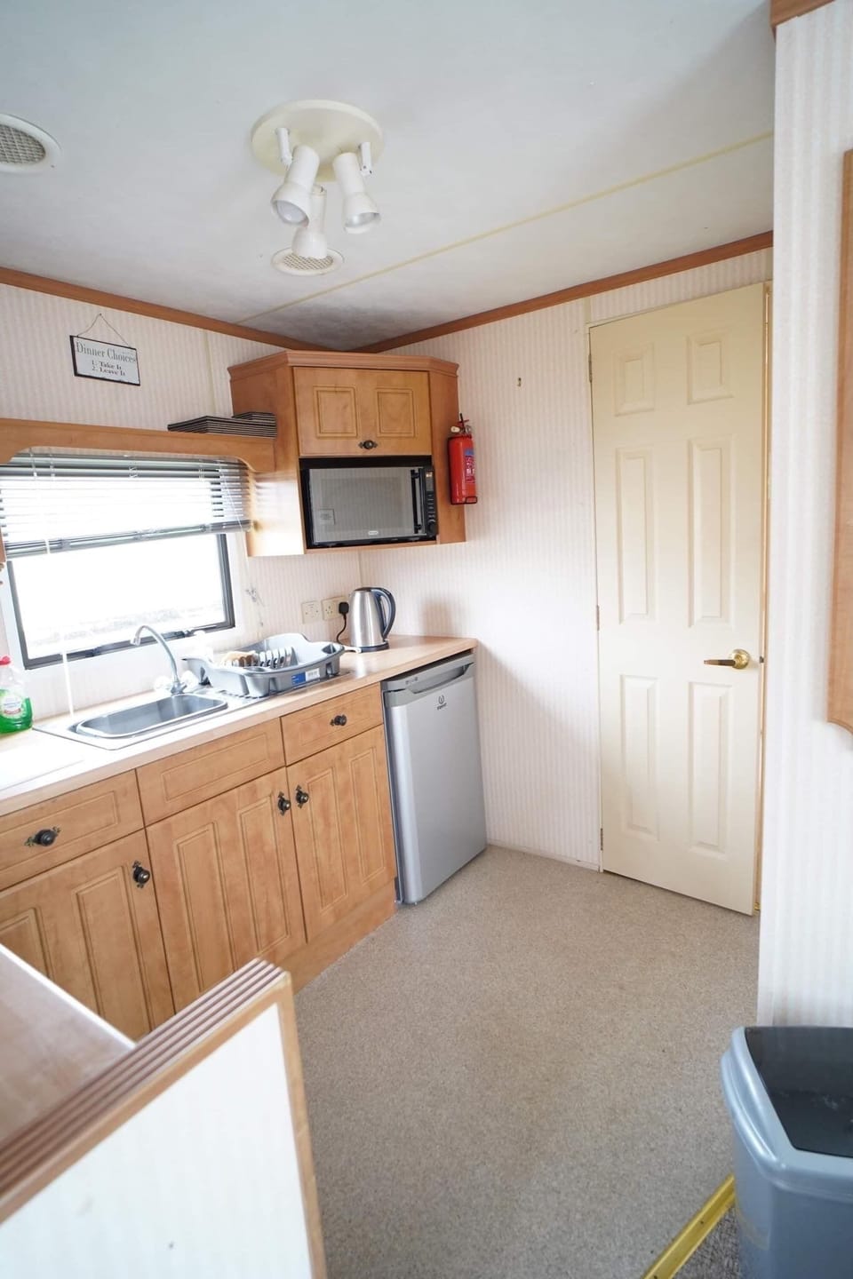 Chalet | Private kitchen | Fridge, microwave, oven, stovetop