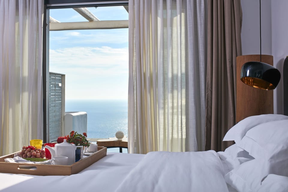 Premium bedding, pillowtop beds, minibar, in-room safe