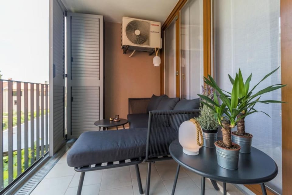 Apartment (1 Bedroom) | Balcony