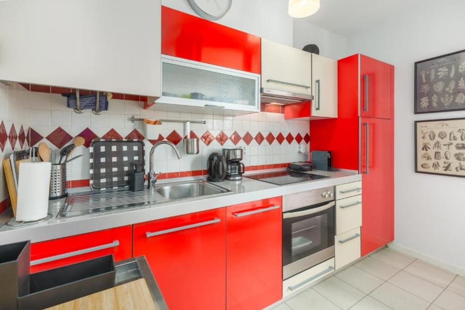Apartment (1 Bedroom) | Private kitchen | Fridge, microwave, oven, stovetop