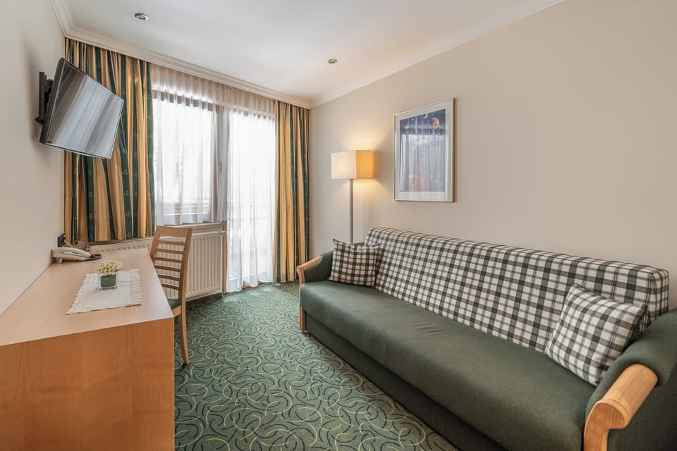 Family Room | In-room safe, blackout drapes, soundproofing