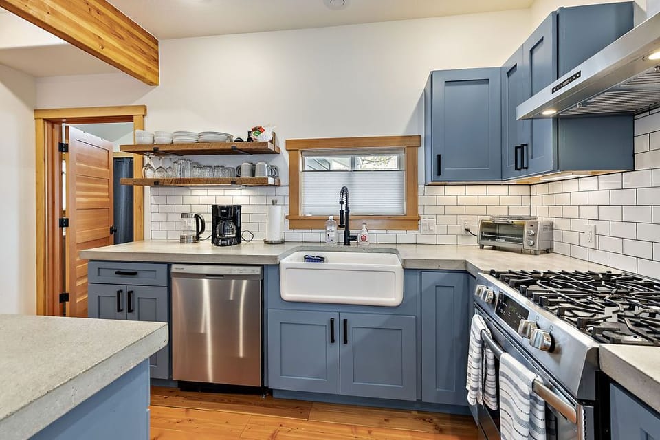 Grand House | Private kitchen | Full-size fridge, microwave, oven, stovetop