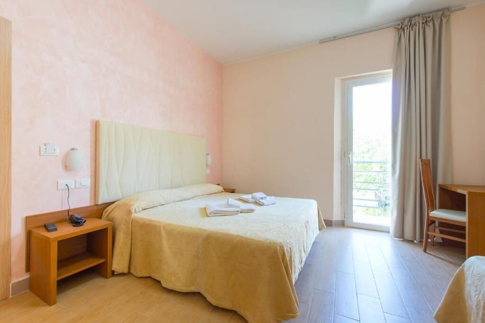 Classic Triple Room | Free WiFi