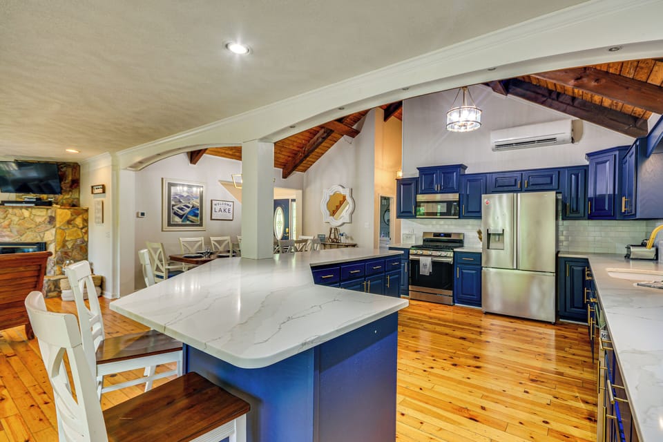 House (5 Bedrooms) | Interior