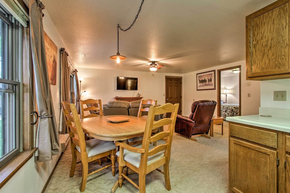 Cozy Angler's Apt - Steps to Trout Fishing River! Apartment in Montana