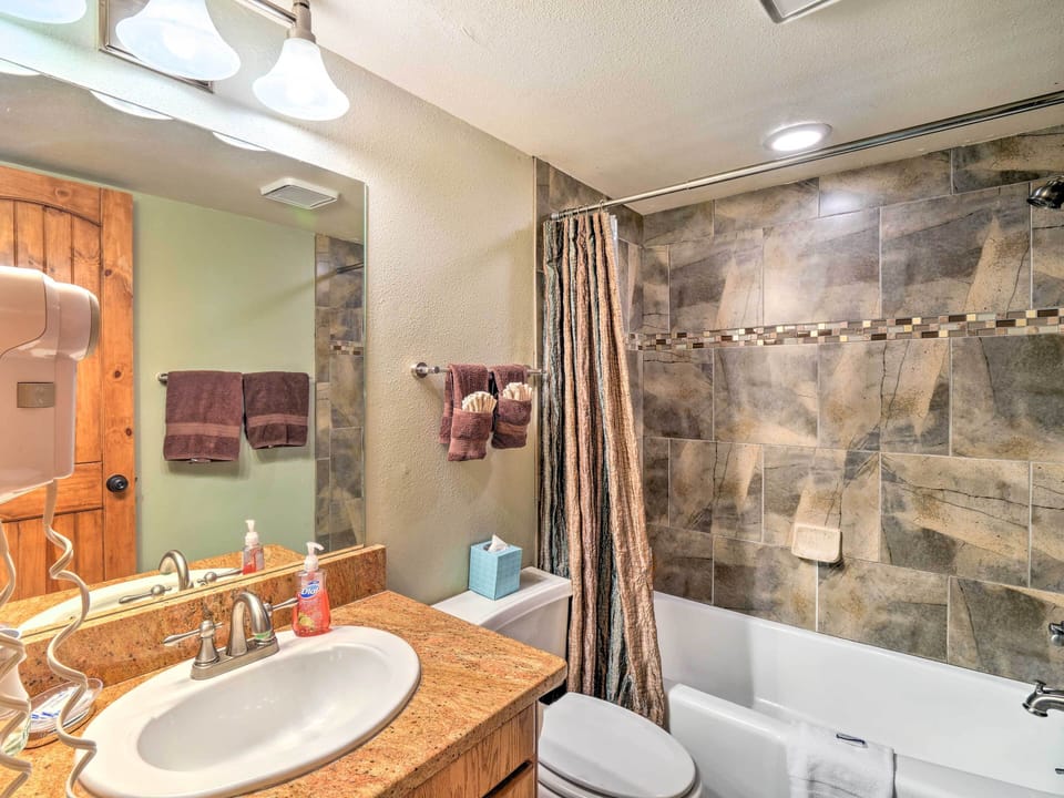 Copper Mountain Ski-in/ski-out Condo w/ Balcony! Apartment in Summit County