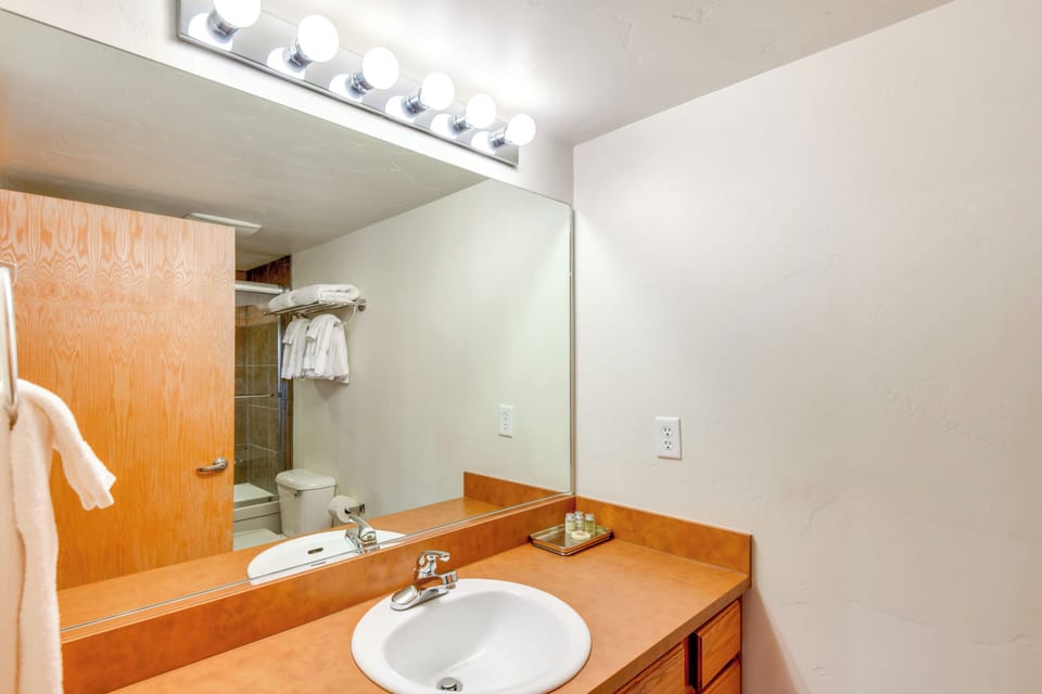 Condo w/ Mtn View < 1 Mi to Steamboat Resort! Apartment in Steamboat Springs