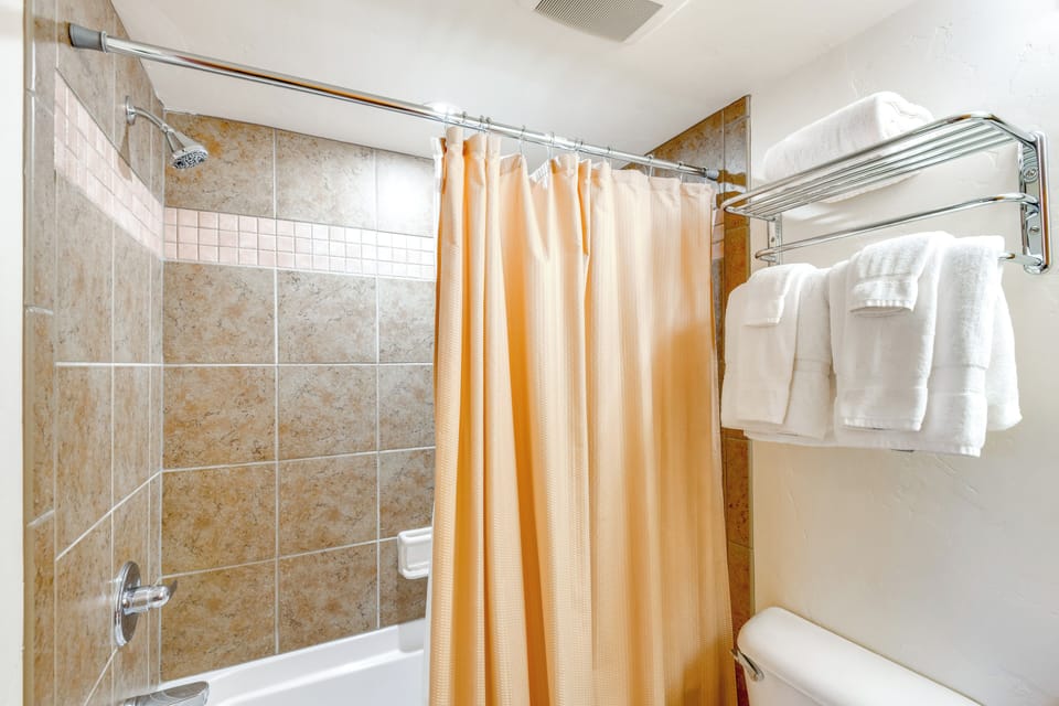 Condo w/ Mtn View < 1 Mi to Steamboat Resort! Apartment in Steamboat Springs