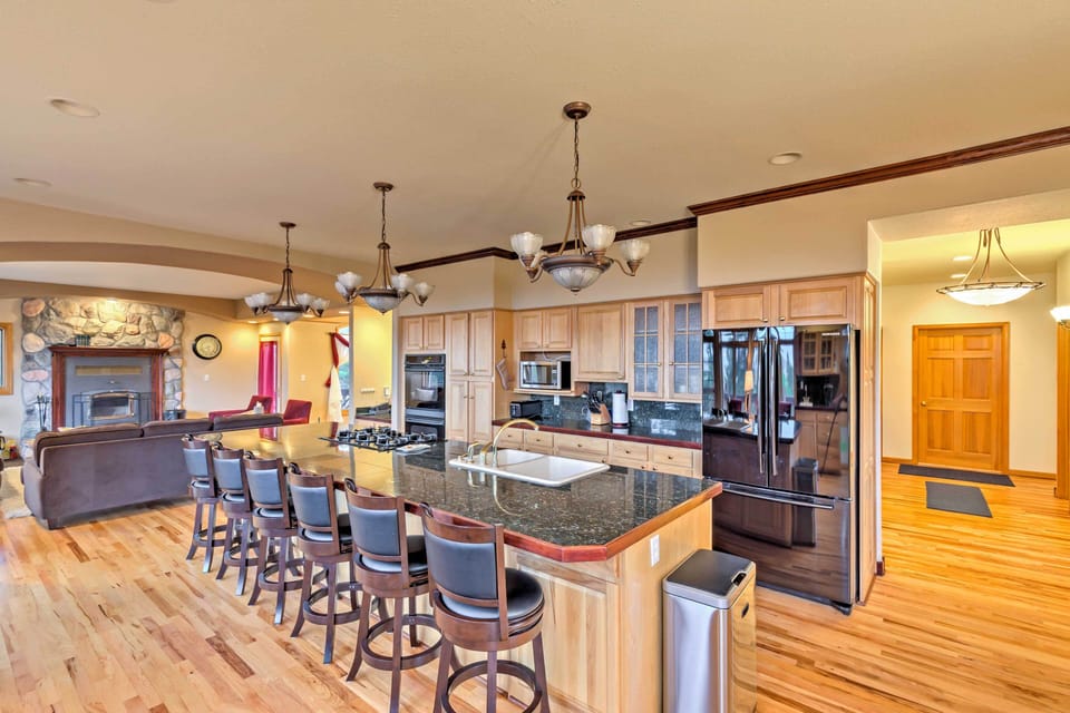 House (6 Bedrooms) | Interior
