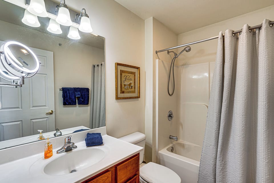 Lakefront Osage Beach Condo: Dock Your Boat Here! Apartment in Osage Beach