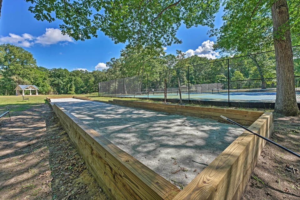 Luxury Family Home w/ Deck, Swim Spa & Grill! Cottage in Michiana