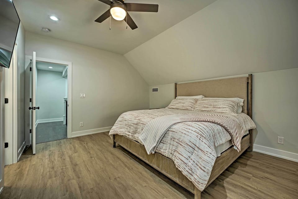 House (6 Bedrooms) | Interior