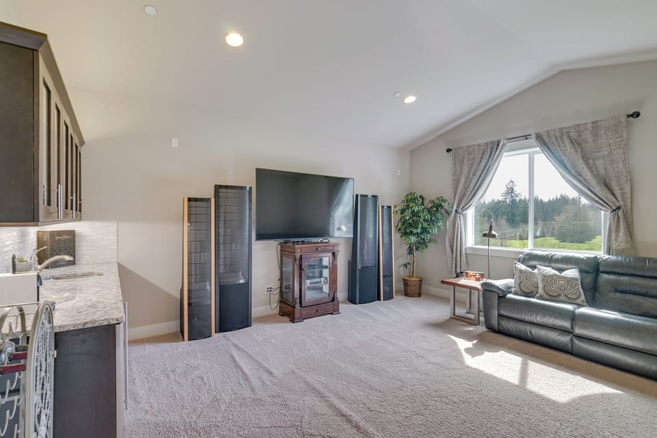 House (5 Bedrooms) | Interior