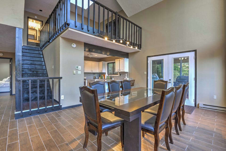 House (6 Bedrooms) | Interior