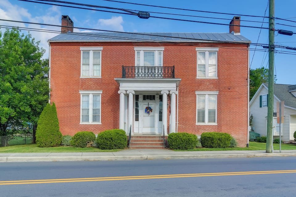 House (4 Bedrooms) | Front of property
