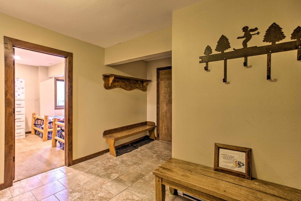 House (6 Bedrooms) | Interior