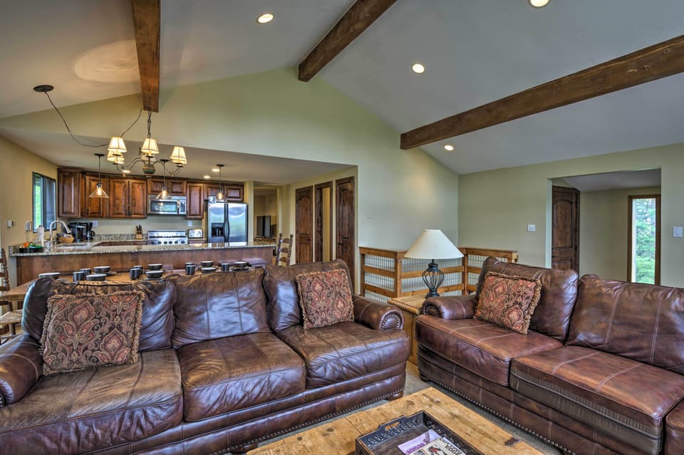 House (6 Bedrooms) | Interior