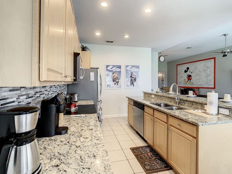 Cook and enjoy your favorite meals in this fully equipped kitchen, ready for all your needs.