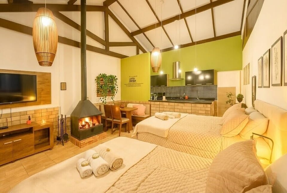 Family Suite | Down comforters, desk, free WiFi, bed sheets