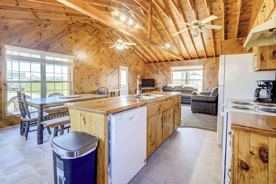 House (3 Bedrooms) | Interior