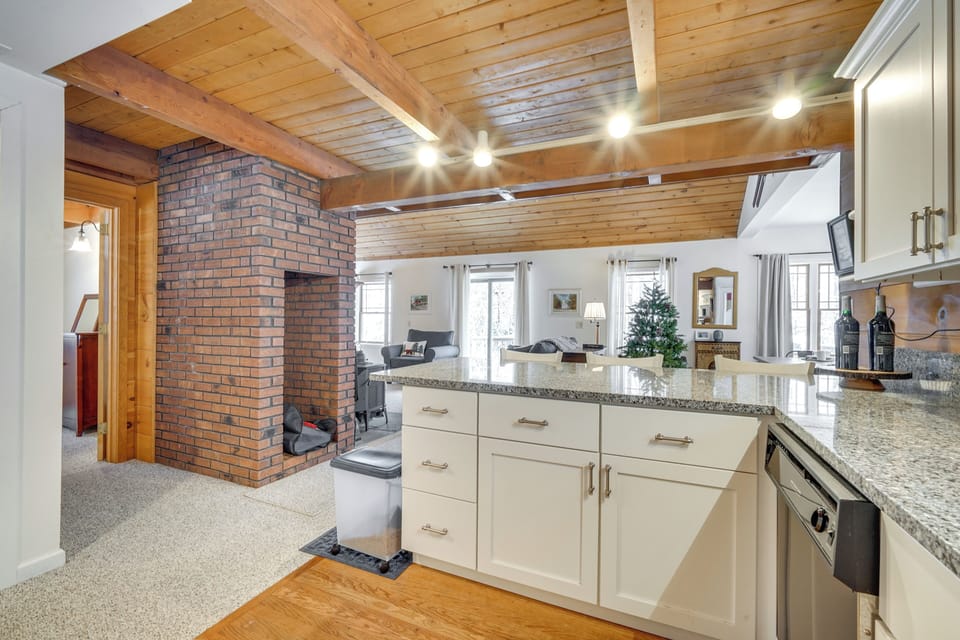House (5 Bedrooms) | Interior