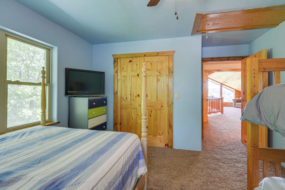 Cabin Near Grand Lake' w/ Private Deck! Cottage in Oklahoma