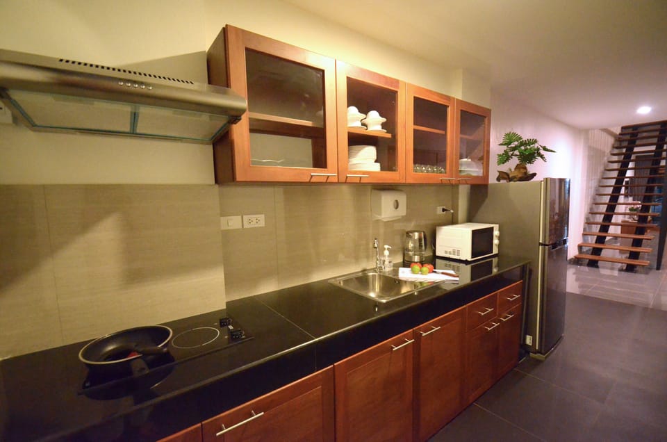 Deluxe Villa, 3 Bedrooms, Ground Floor | Private kitchen | Fridge