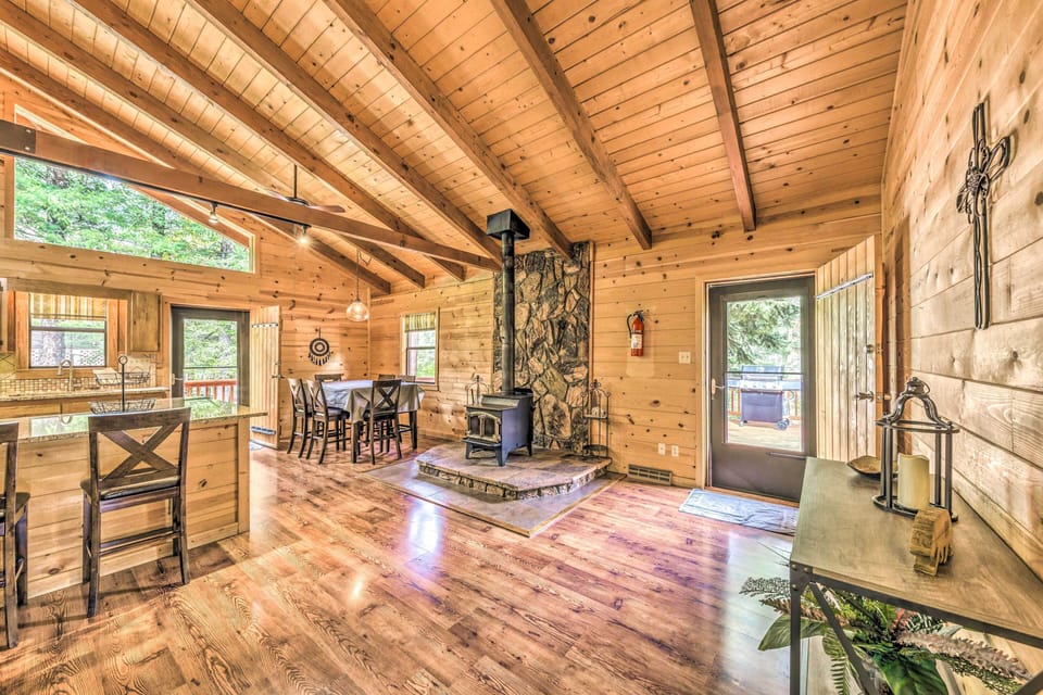 House (2 Bedrooms) | Interior