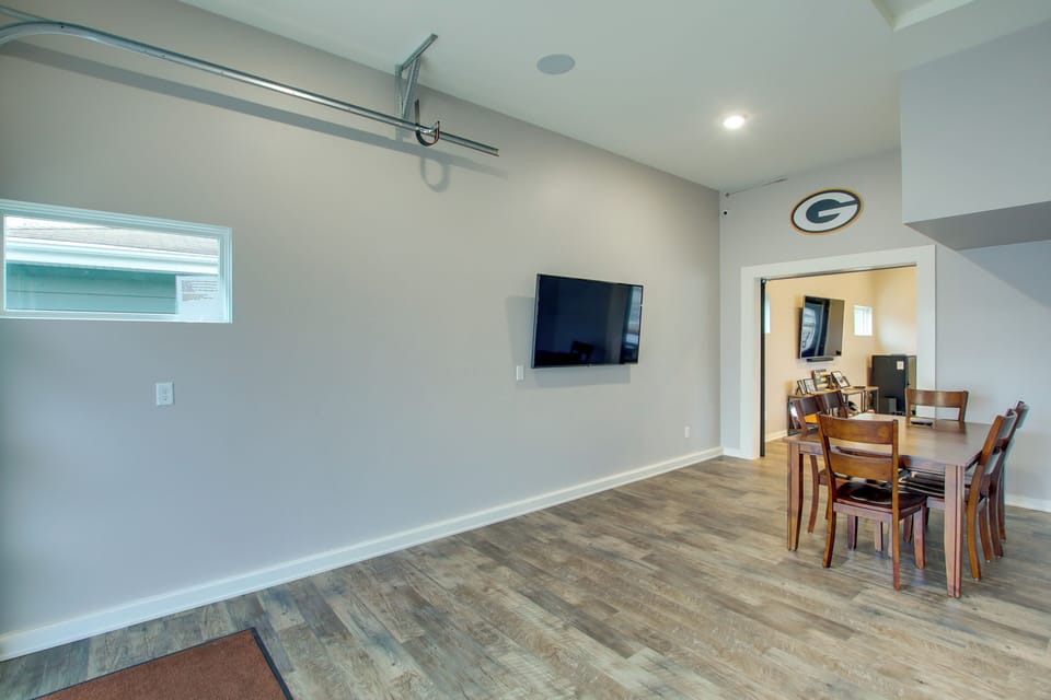 House (5 Bedrooms) | Interior