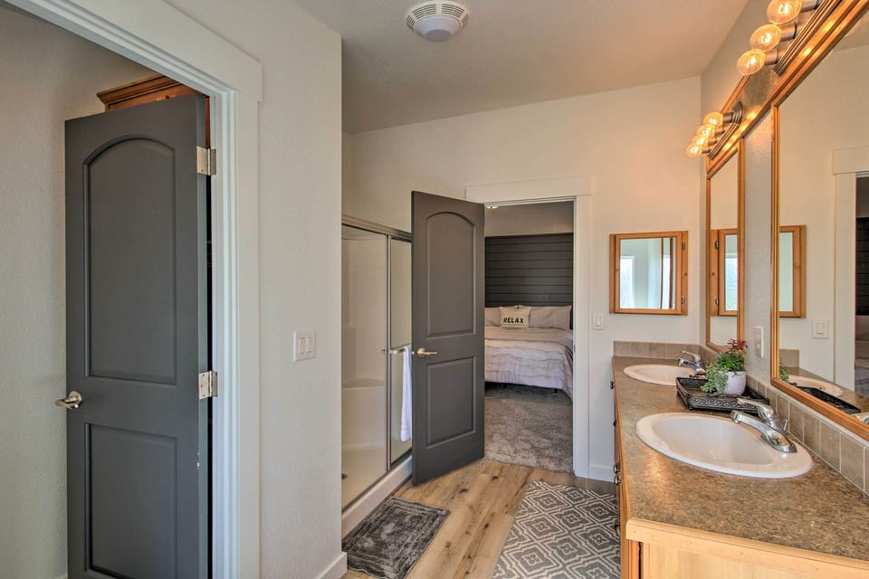 Tranquil Indigo Getaway < 3 Mi to Hot Pools! Cottage in Idaho