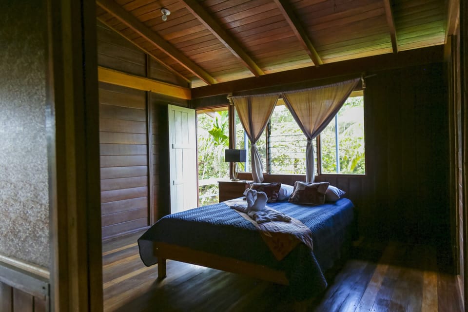 Standard Triple Room, Garden View | In-room safe