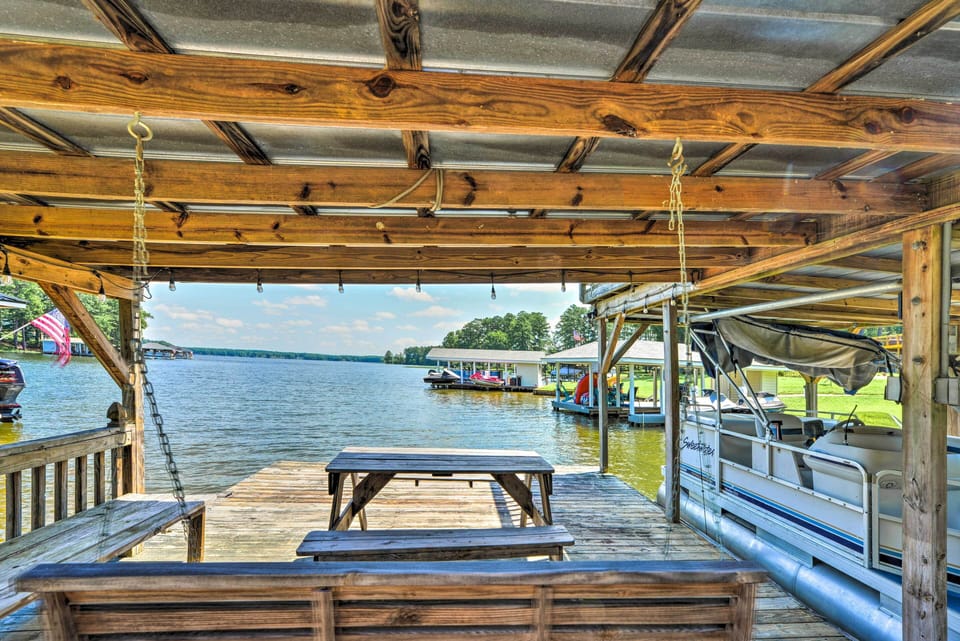 House (6 Bedrooms) | Interior