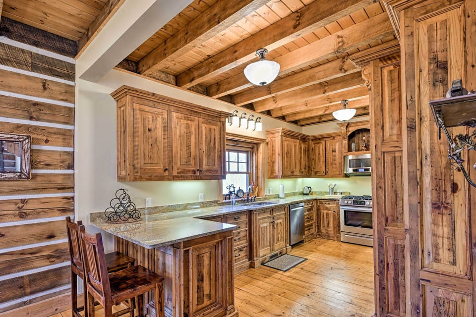 House (4 Bedrooms) | Interior