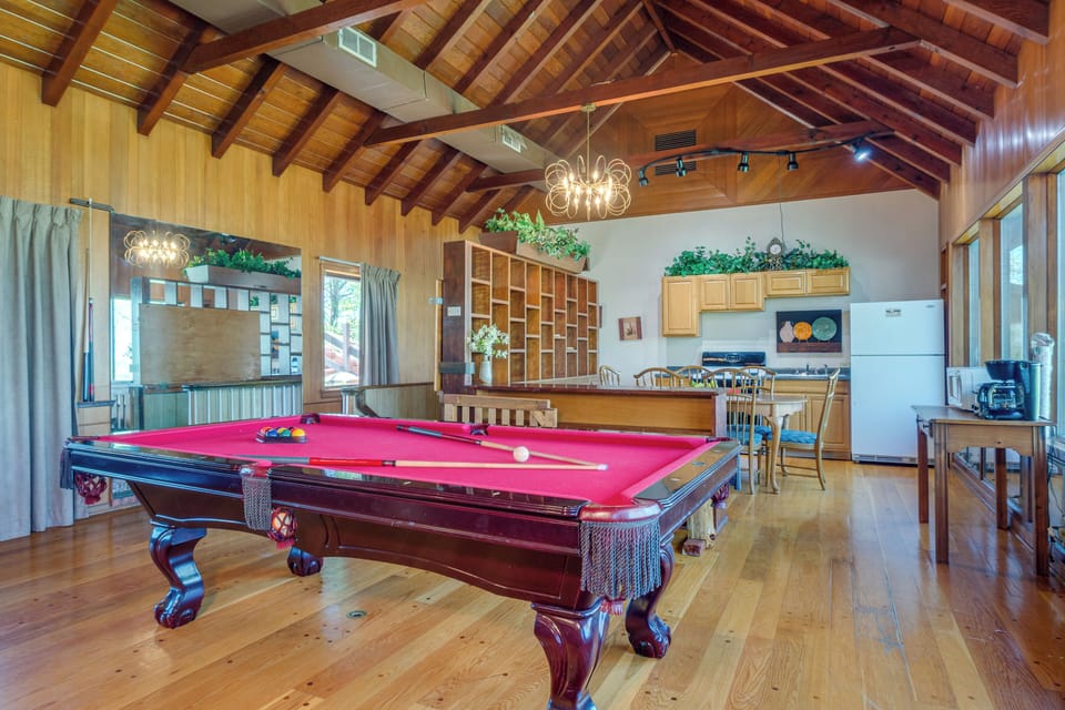House (4 Bedrooms) | Interior