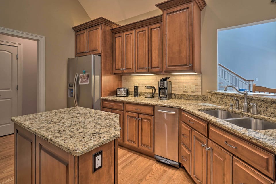 House (5 Bedrooms) | Interior