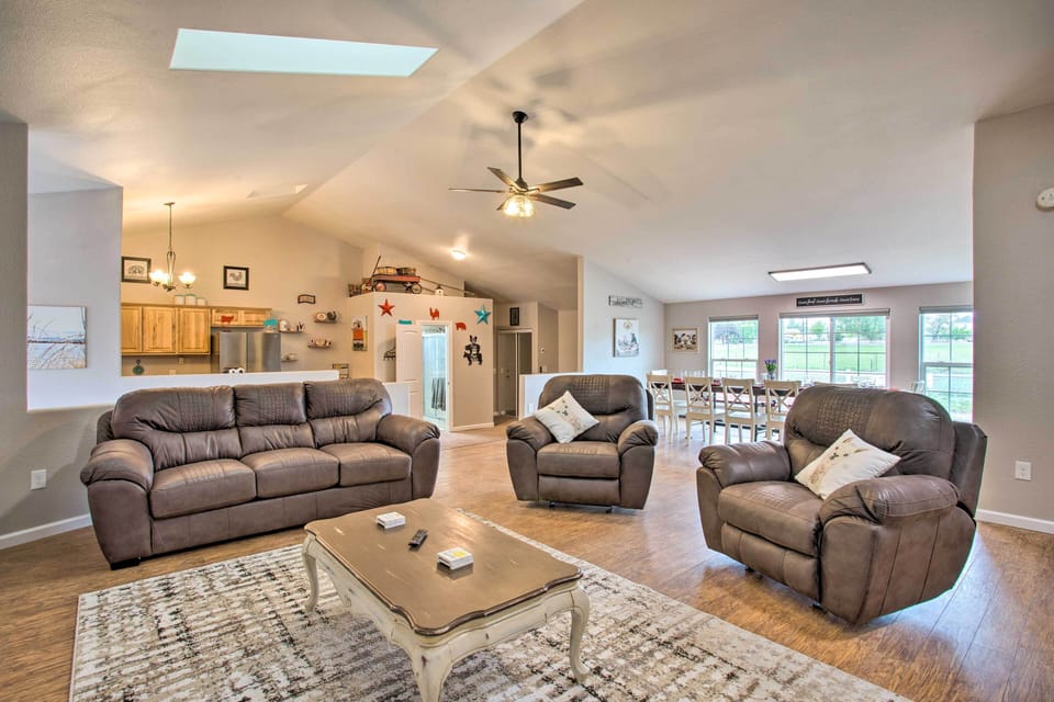 House (3 Bedrooms) | Interior