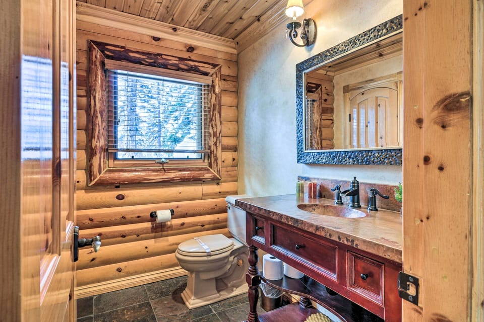 Delightful Duck Creek Village Cabin w/ Deck! Cottage in Utah