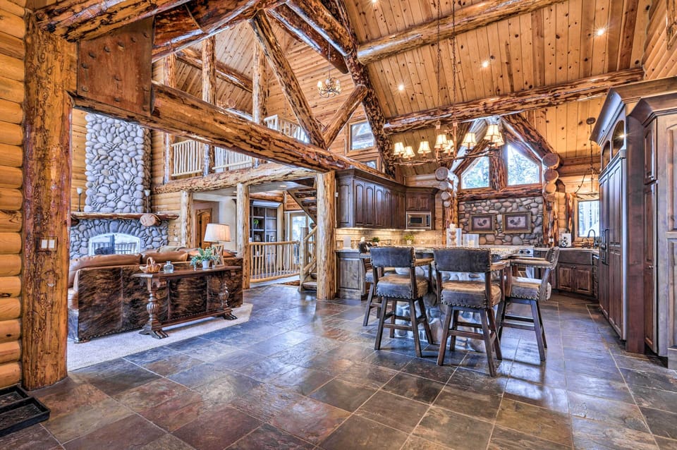 House (5 Bedrooms) | Interior