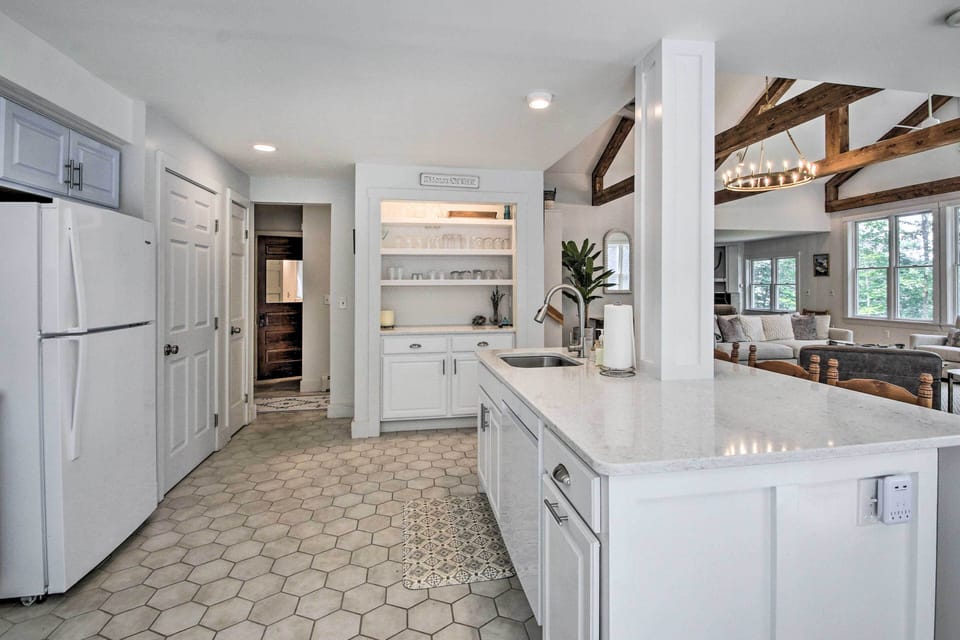 House (5 Bedrooms) | Interior