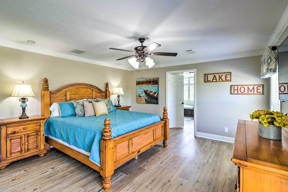 Lakeview Edgemont Escape w/ Fire Pit + Grill! Cottage in Greers Ferry Lake