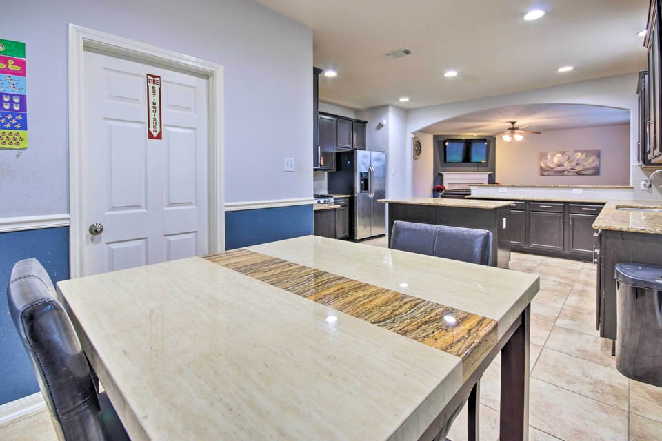 House (4 Bedrooms) | Interior