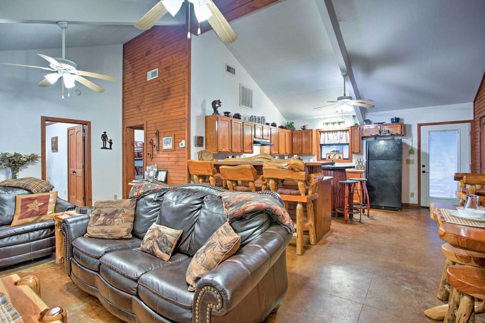 House (3 Bedrooms) | Interior